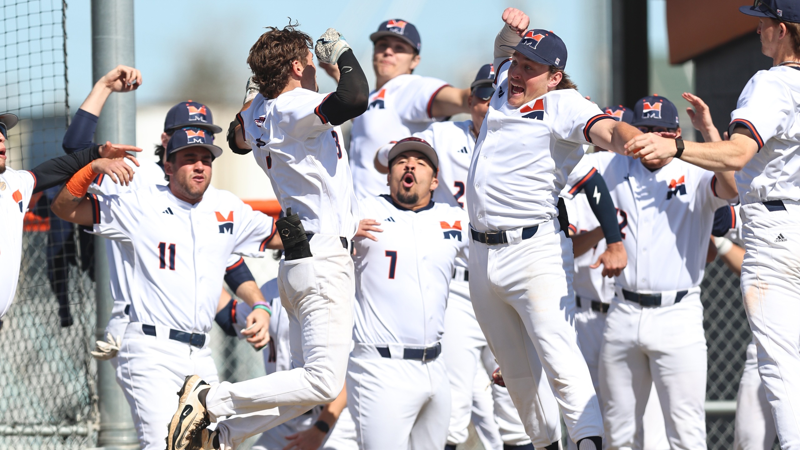 Warriors&rsquo; Bats Get Hot in Sweep of Waldorf