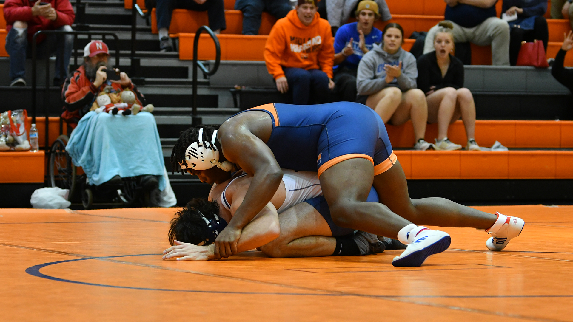 Warriors Split Matchup at GPAC Duals